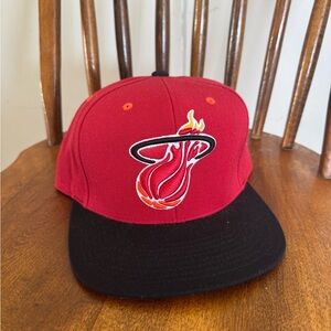 Miami Heat NBA Mitchell & Ness Fitted Hat Size 7 1/4 Red